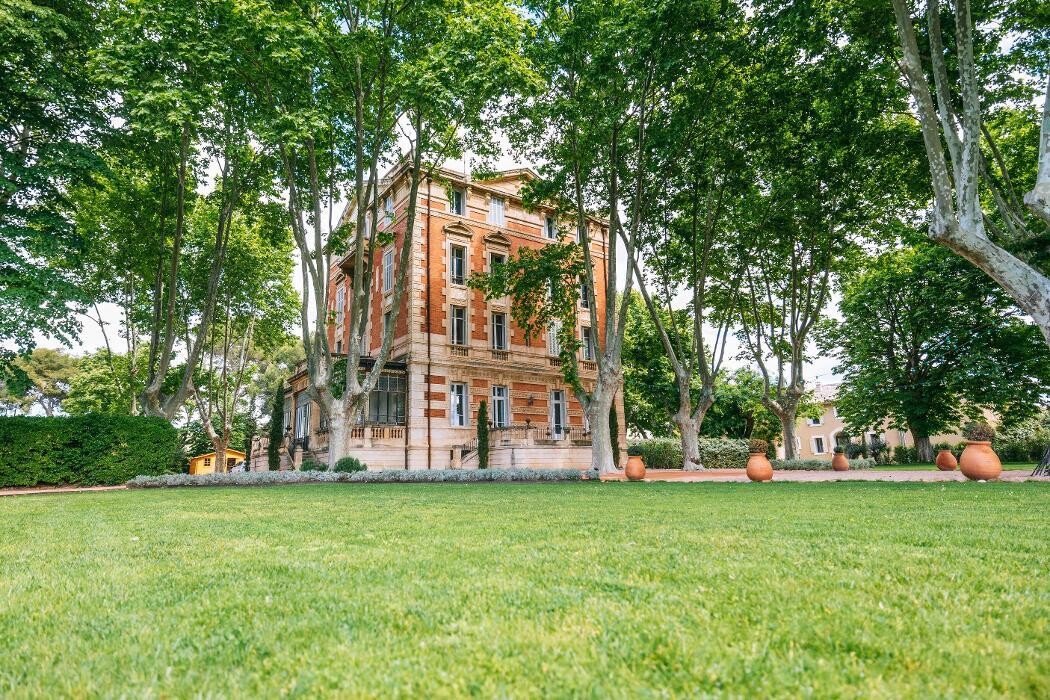 Images CHATEAU LA BEAUMETANE