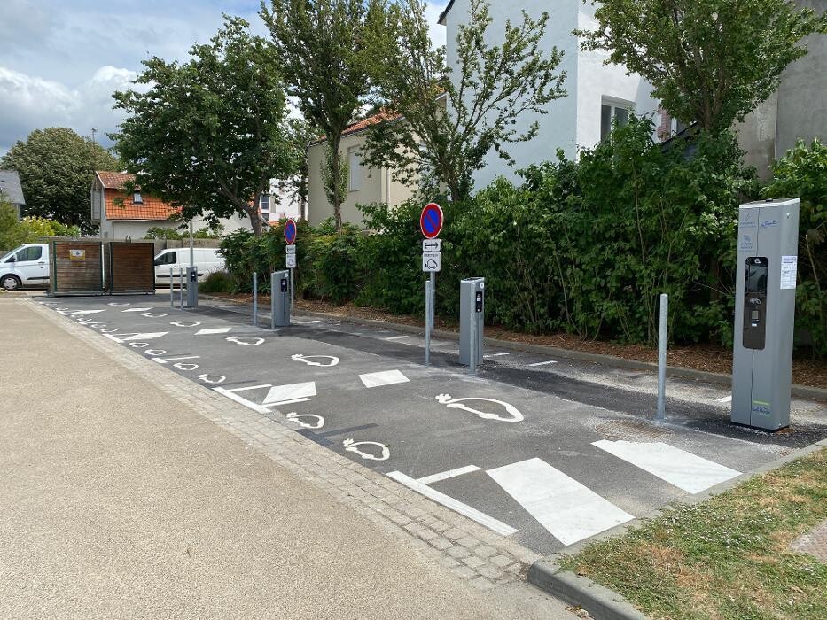 Images Easy Charge Services station de recharge
