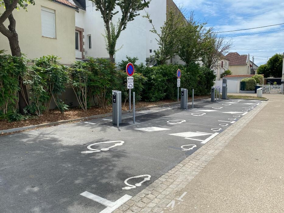 Images Easy Charge Services station de recharge