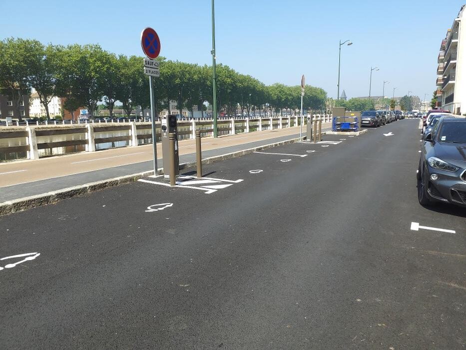 Images Easy Charge Services station de recharge