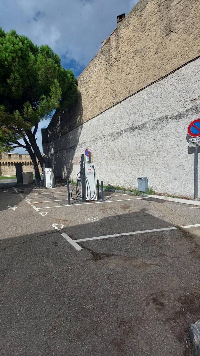 Images AVIA VOLT by EASYCHARGE station de recharge