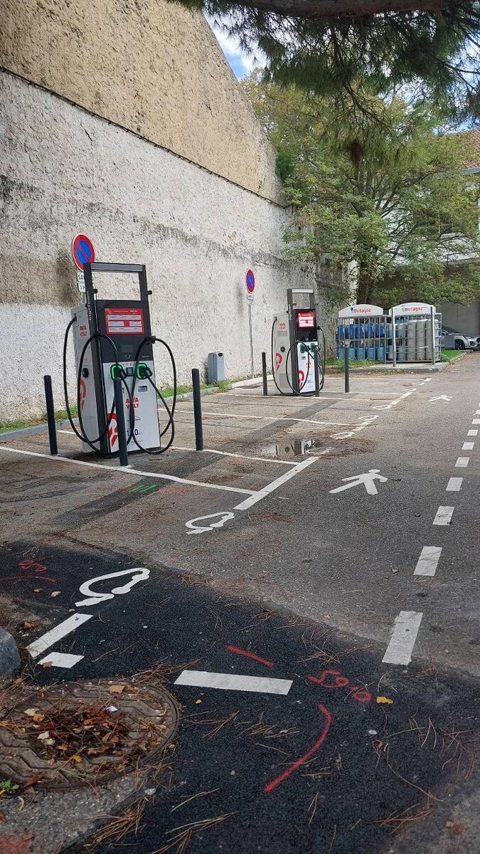 Images AVIA VOLT by EASYCHARGE station de recharge