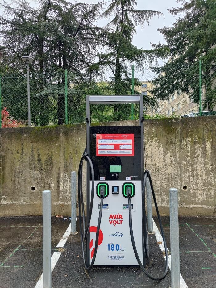 Images AVIA VOLT by EASYCHARGE station de recharge