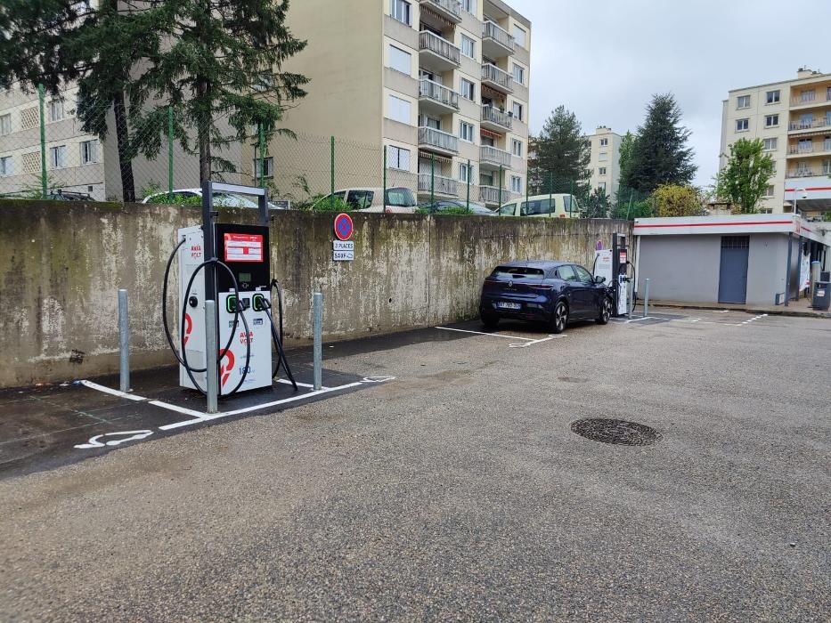 Images AVIA VOLT by EASYCHARGE station de recharge