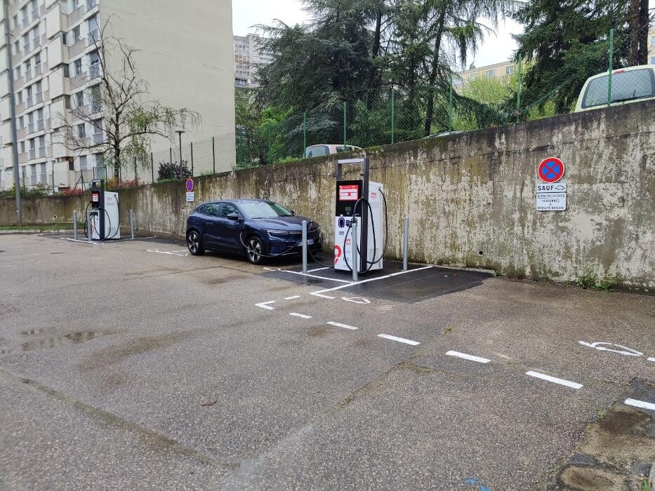 Images AVIA VOLT by EASYCHARGE station de recharge