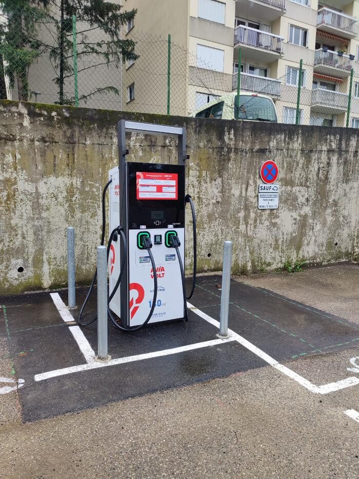 Images AVIA VOLT by EASYCHARGE station de recharge