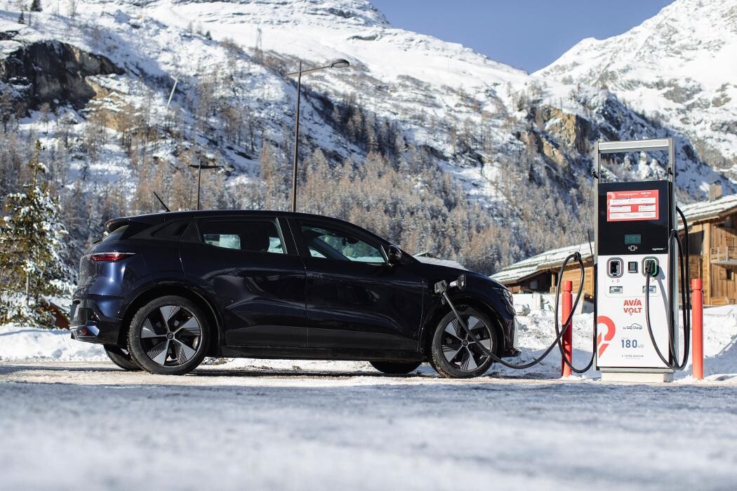 Images AVIA VOLT by EASYCHARGE station de recharge