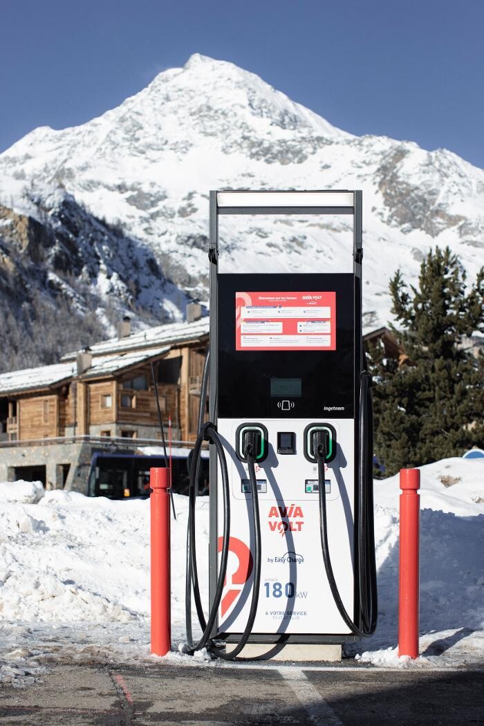 Images AVIA VOLT by EASYCHARGE station de recharge