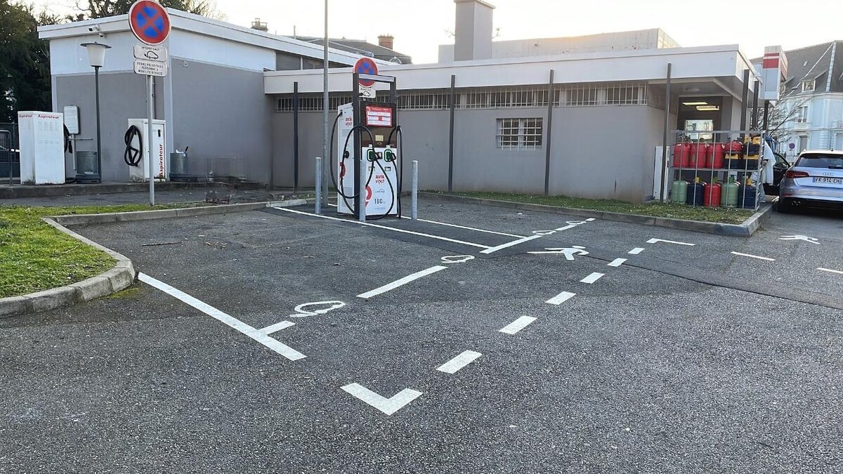 Images AVIA VOLT by EASYCHARGE station de recharge