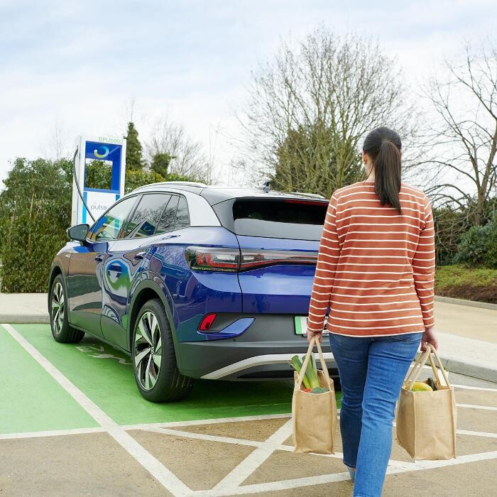 Images bp pulse Charging Station