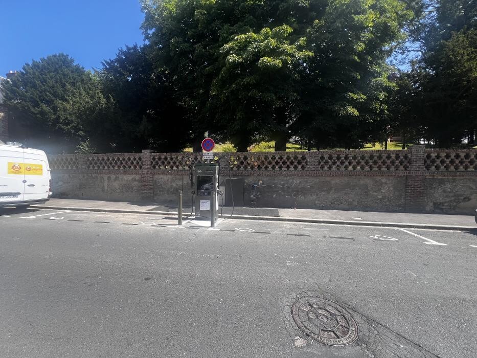 Images Easy Charge Services station de recharge