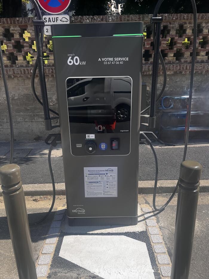 Images Easy Charge Services station de recharge