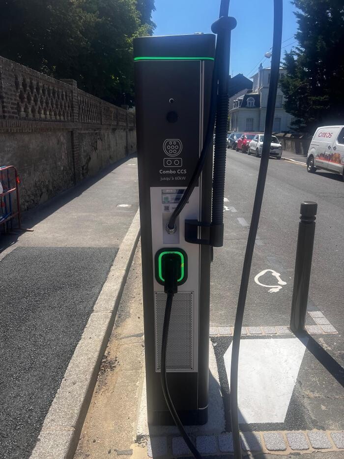 Images Easy Charge Services station de recharge