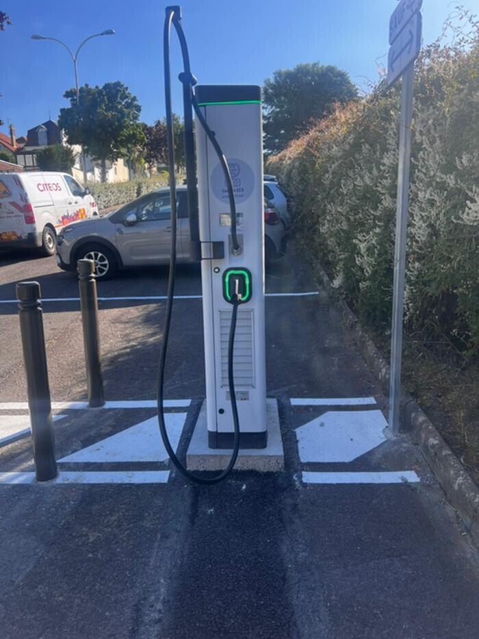 Images Easy Charge Services station de recharge