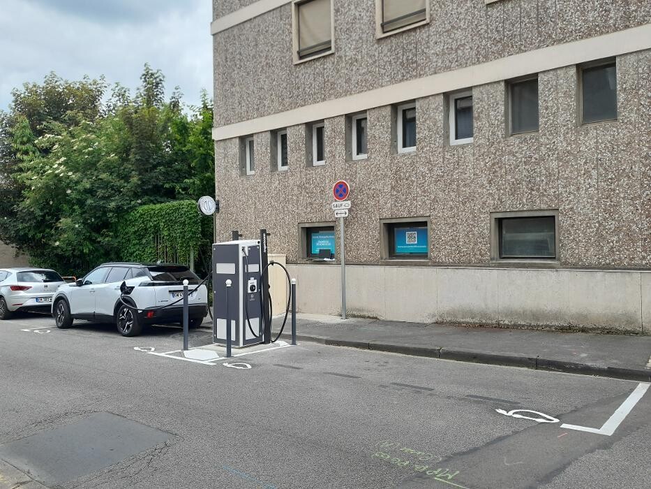 Images Easy Charge Services station de recharge