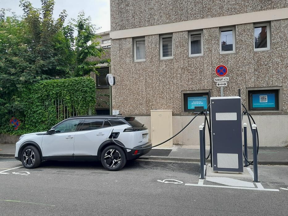 Images Easy Charge Services station de recharge