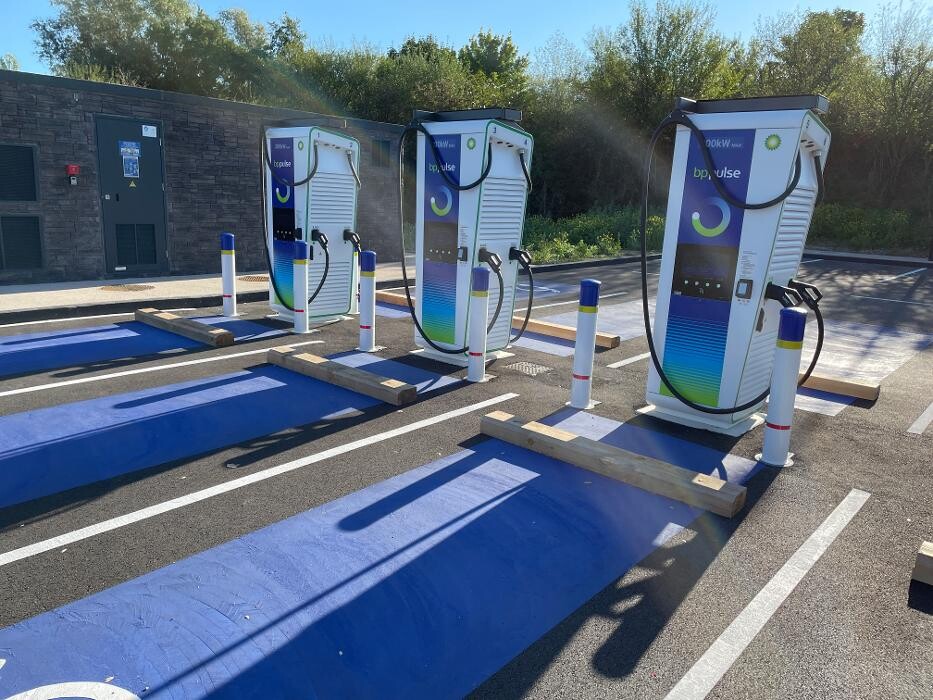 Images bp pulse Charging Station