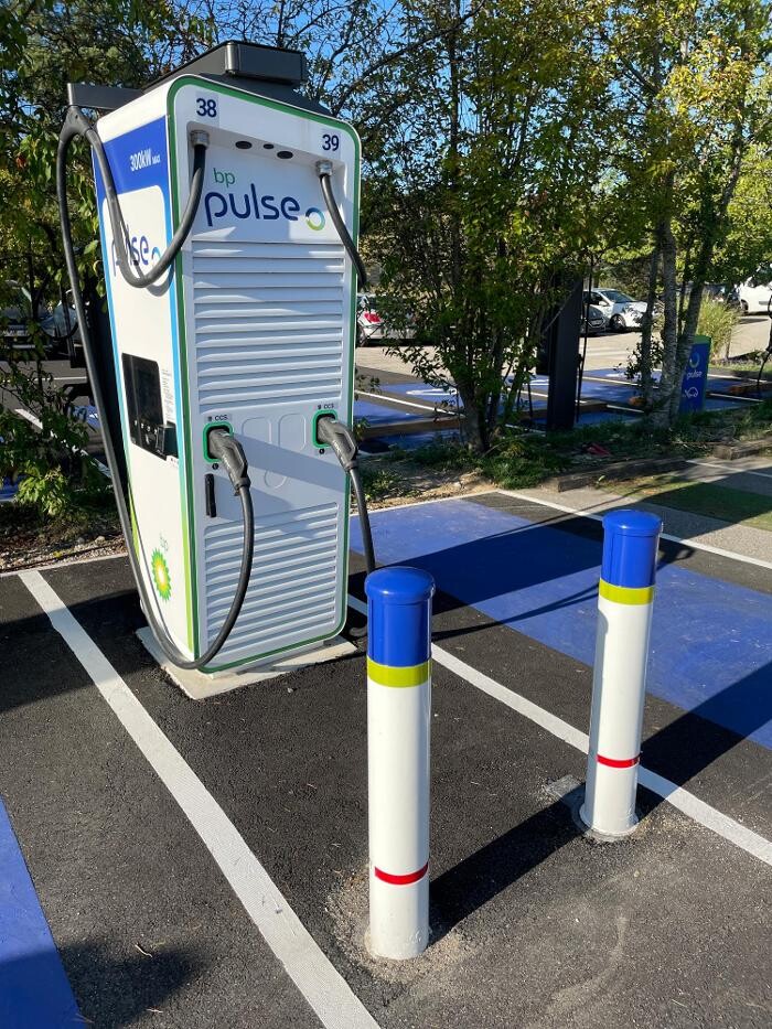 Images bp pulse Charging Station