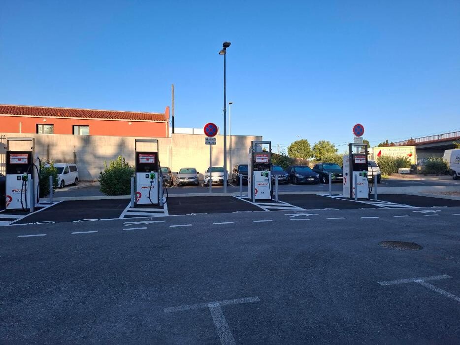 Images AVIA VOLT by EASYCHARGE station de recharge