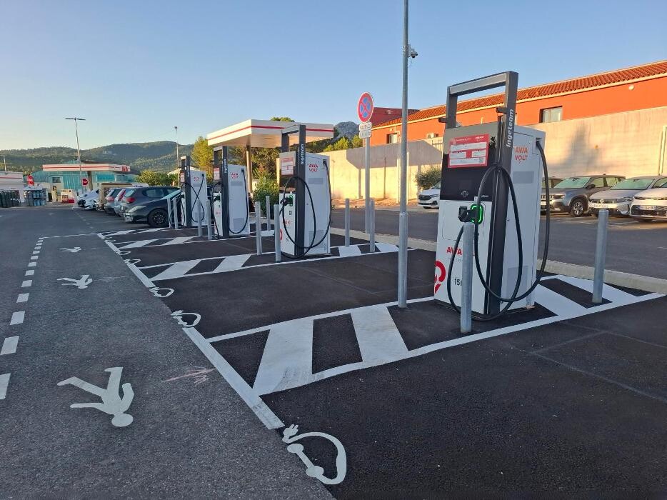 Images AVIA VOLT by EASYCHARGE station de recharge
