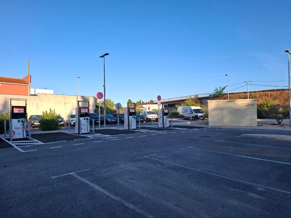 Images AVIA VOLT by EASYCHARGE station de recharge