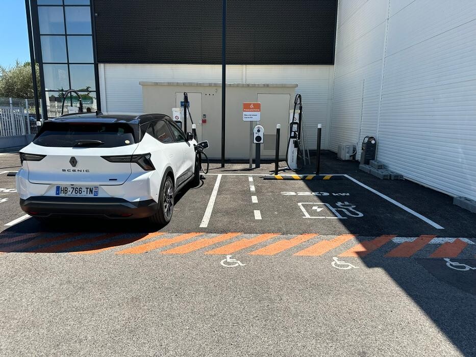 Images Mobilize Fast Charge Station de rechage