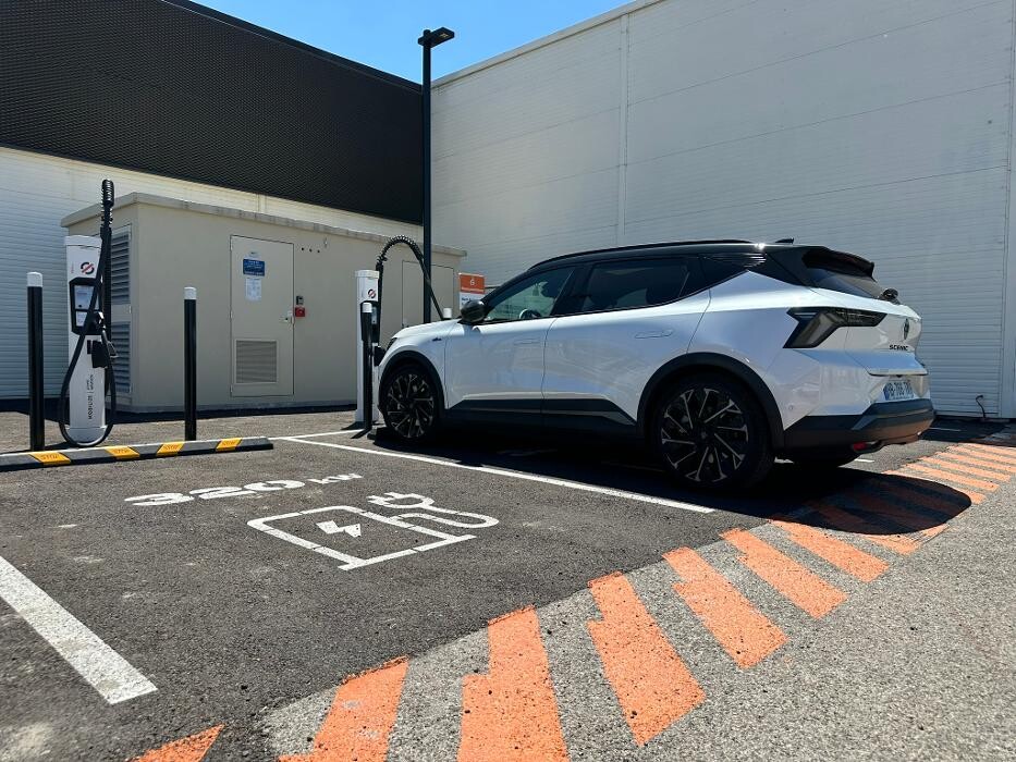 Images Mobilize Fast Charge Station de rechage