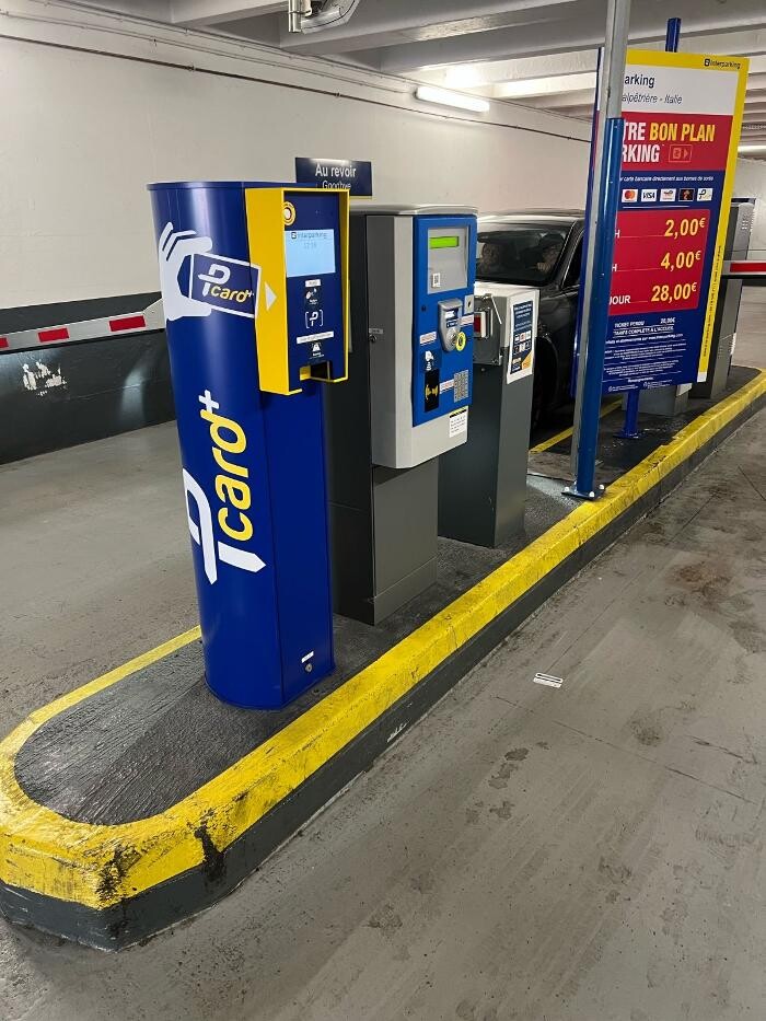 Images Parking Interparking Salpêtrière Italie