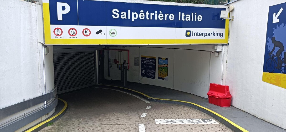 Images Parking Interparking Salpêtrière Italie