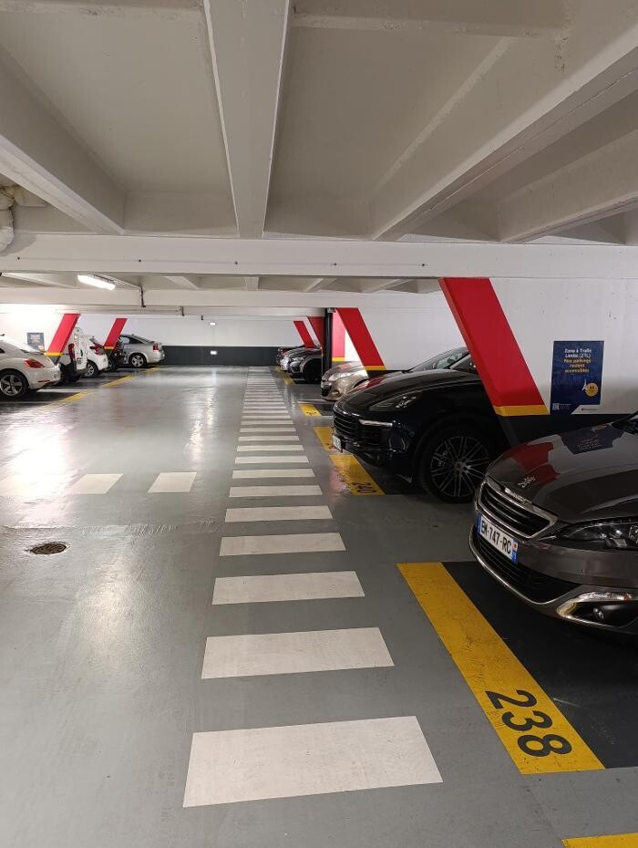 Images Parking Interparking Salpêtrière Italie
