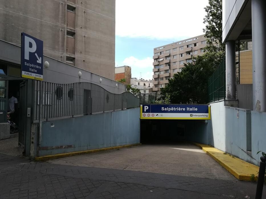 Images Parking Interparking Salpêtrière Italie