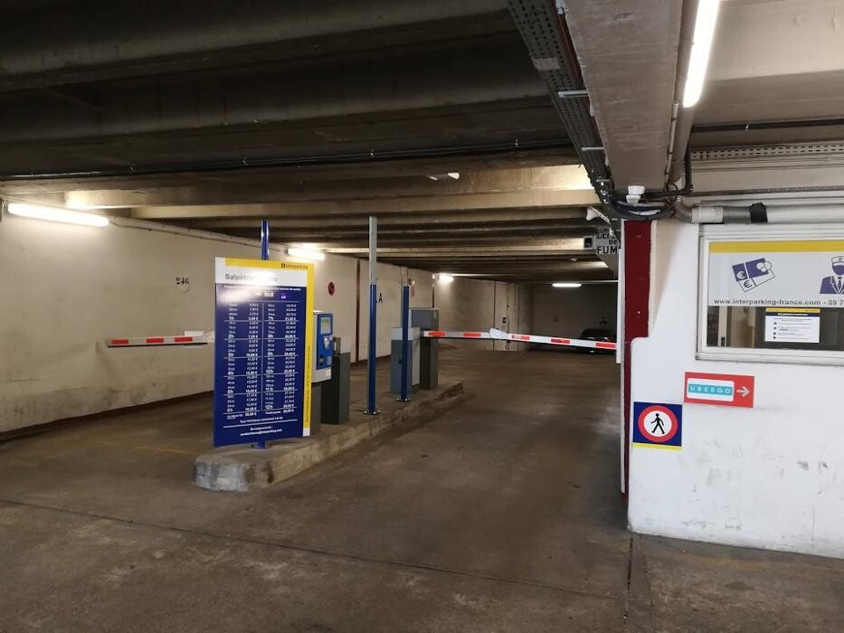Images Parking Interparking Salpêtrière Italie