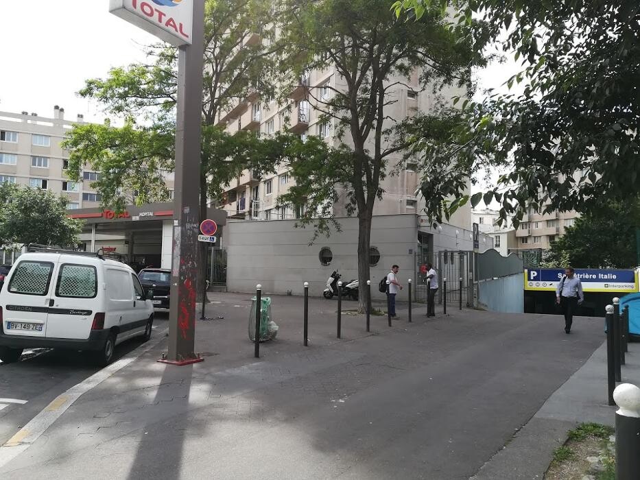 Images Parking Interparking Salpêtrière Italie