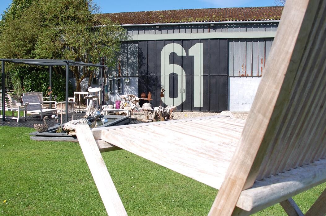 Images hangar61