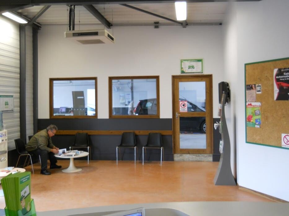 Images Centre contrôle technique DEKRA