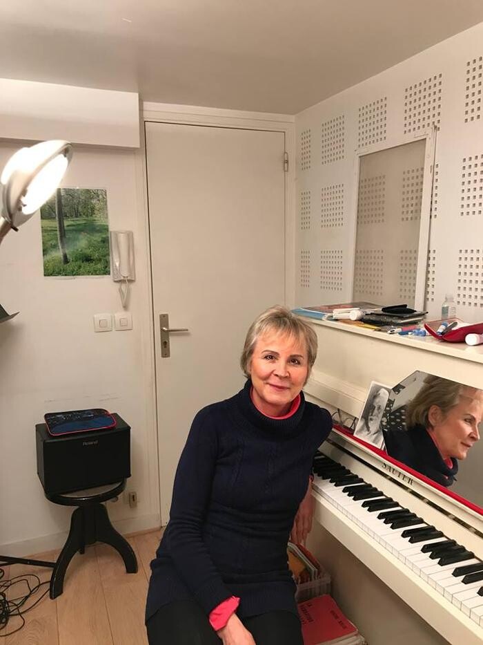 Images Cécile Ridell professeur de chant, cours de chant Paris