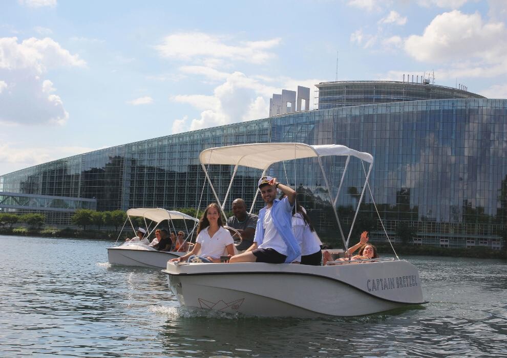 Images CAPTAIN BRETZEL