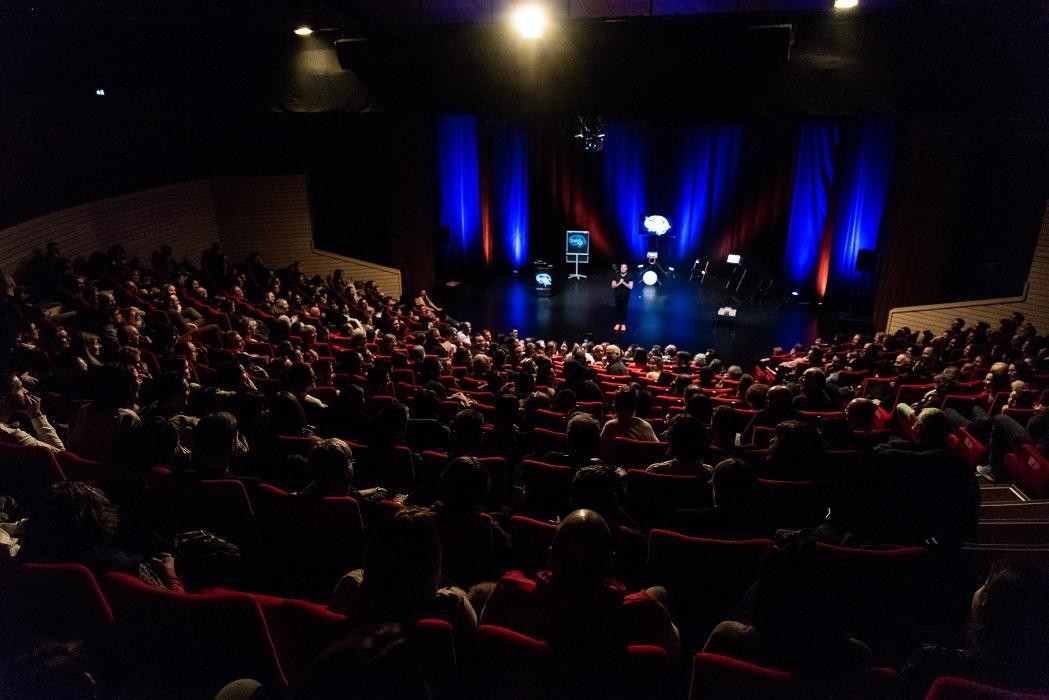 Images KEVIN MICOUD Magicien Mentaliste Grenoble