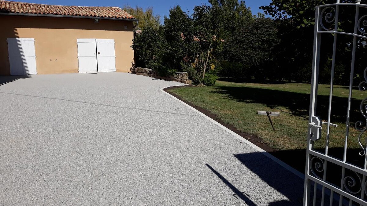 Images Daniel Moquet signe vos allées - Ent. Larrose-Bonnin