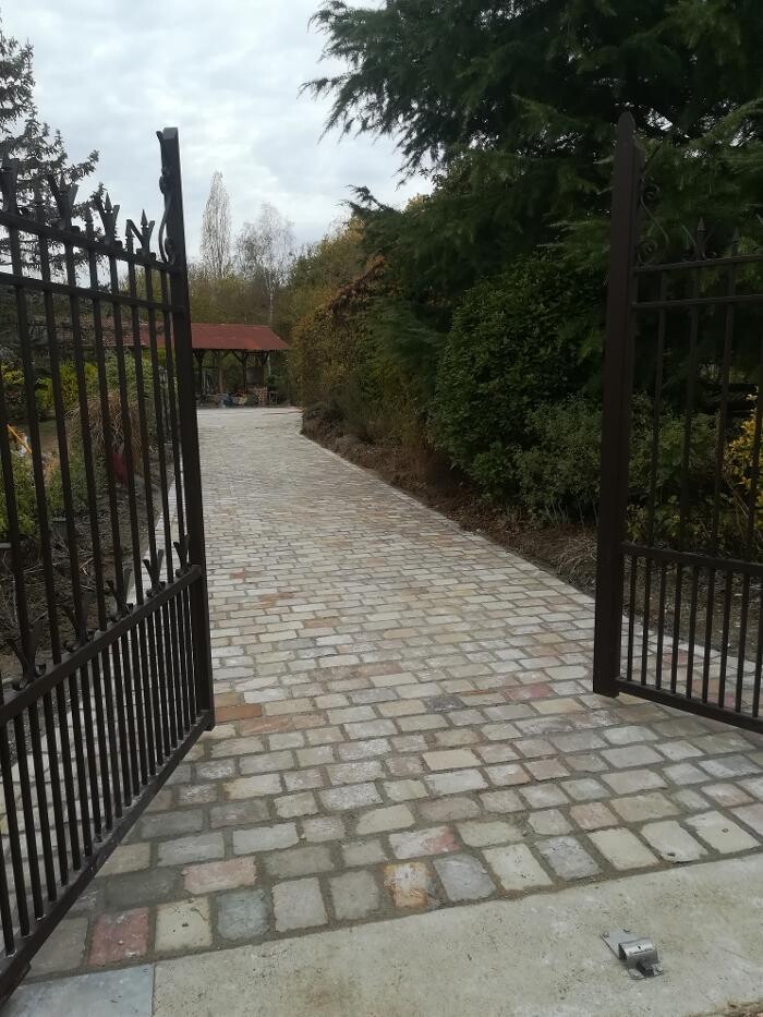 Images Daniel Moquet signe vos allées - Ent. Requet