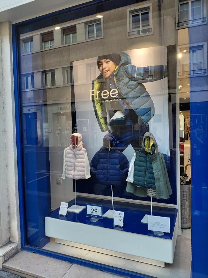 Images OKAIDI TOURS RUE DES HALLES