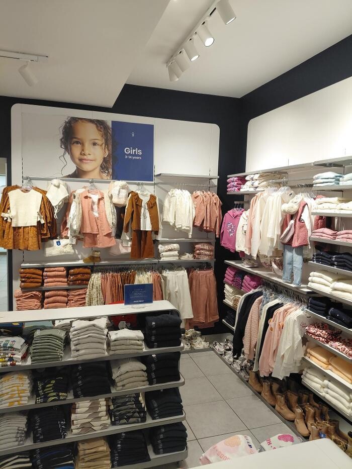 Images OKAIDI TOURS RUE DES HALLES