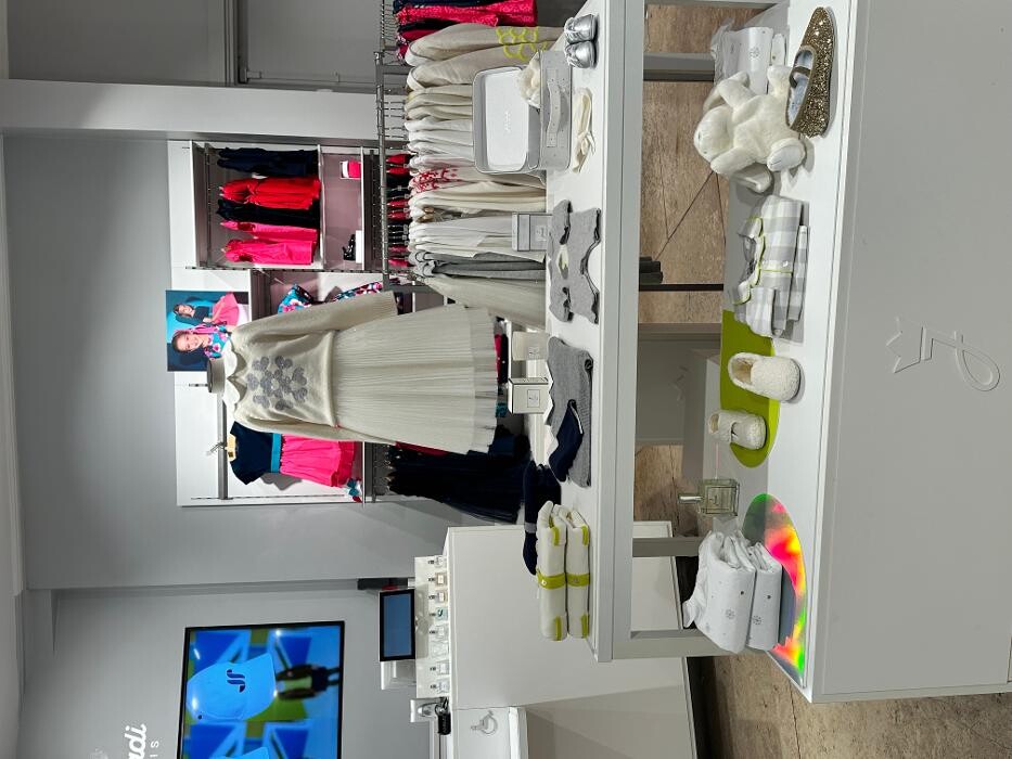 Images JACADI PARIS RUE MONTMARTRE