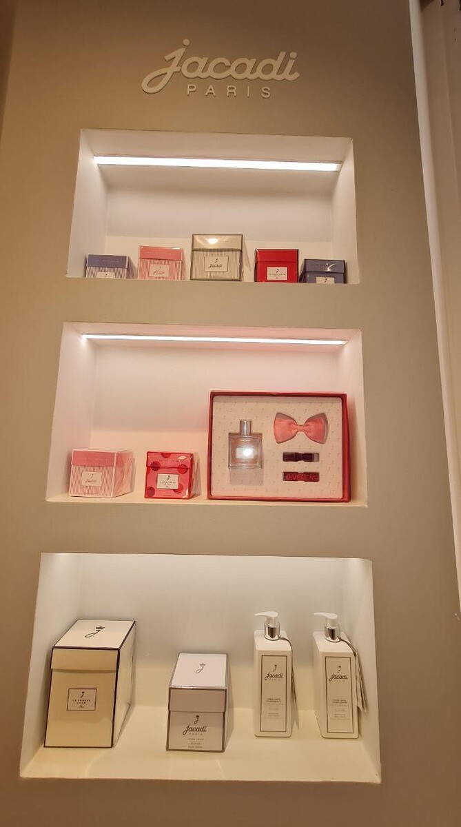 Images JACADI PARIS RUE MONTMARTRE