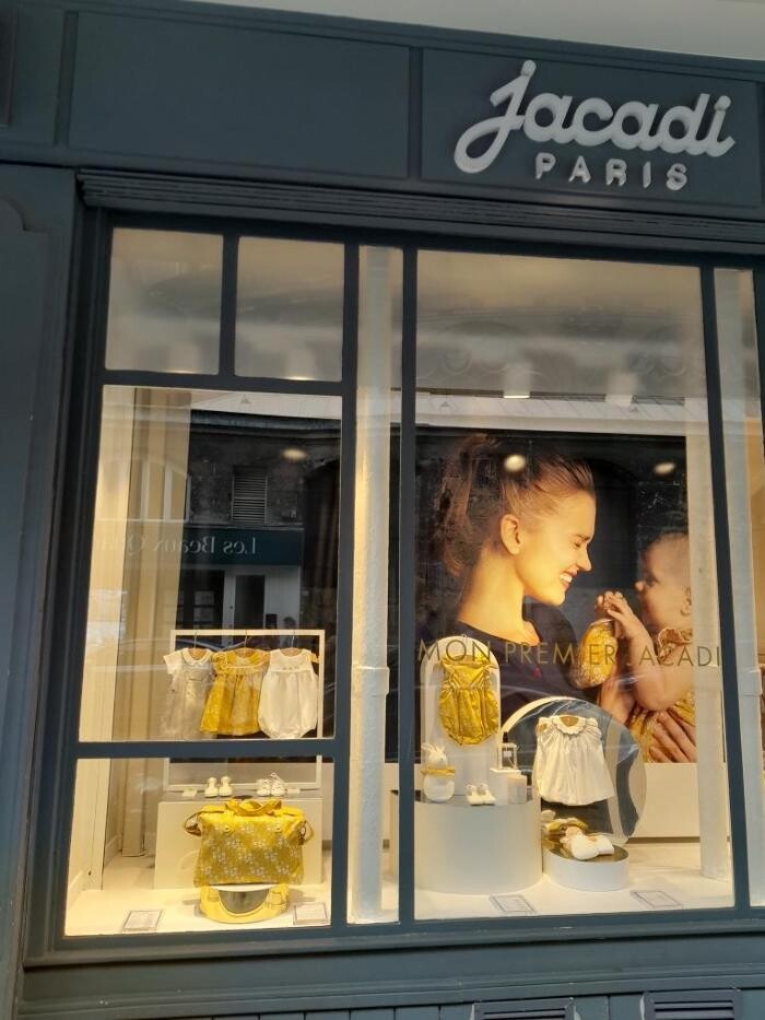 Images JACADI PARIS RUE MONTMARTRE