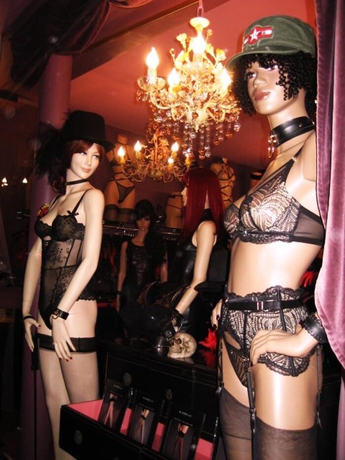 Images Les Baisers de Vénus - Lingerie sexy chic & Vêtements pour des soirées festives et extravagantes