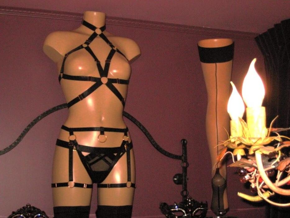 Images Les Baisers de Vénus - Lingerie sexy chic & Vêtements pour des soirées festives et extravagantes