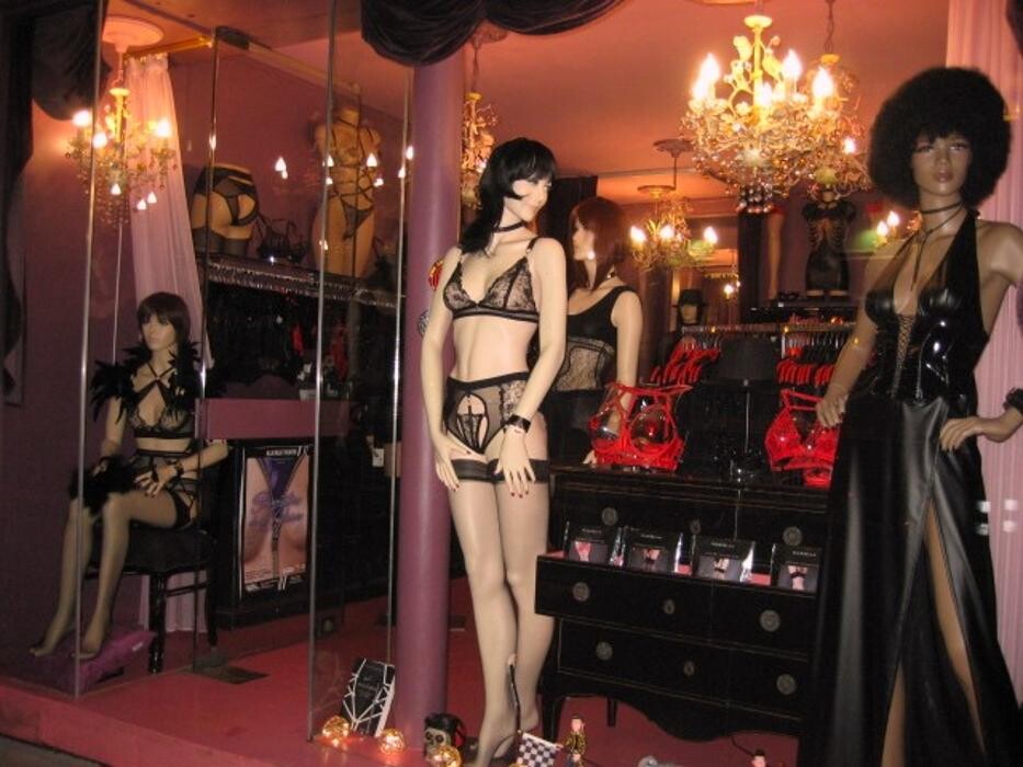 Images Les Baisers de Vénus - Lingerie sexy chic & Vêtements pour des soirées festives et extravagantes