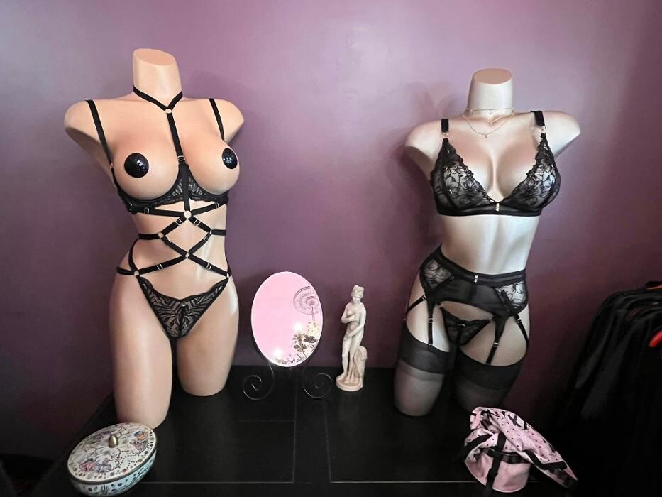 Images Les Baisers de Vénus - Lingerie sexy chic & Vêtements pour des soirées festives et extravagantes