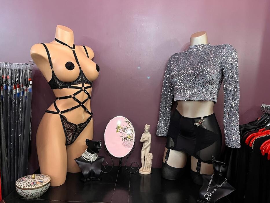Images Les Baisers de Vénus - Lingerie sexy chic & Vêtements pour des soirées festives et extravagantes